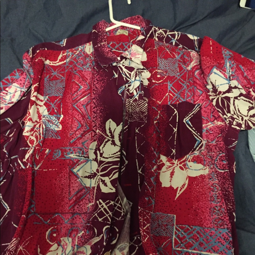 Red floral hawaiien shirt